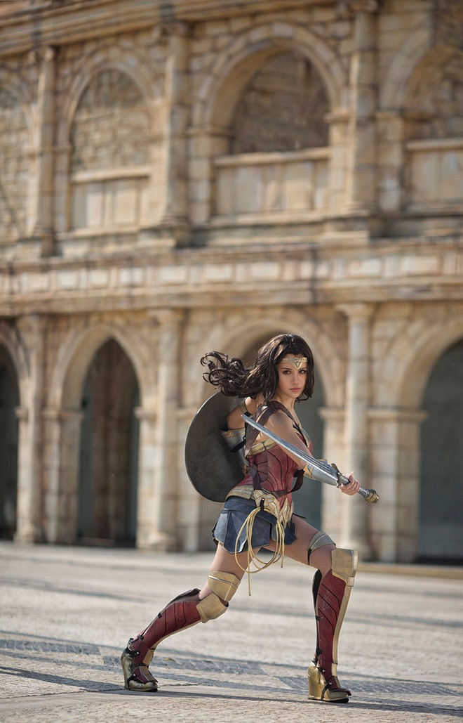 C&ocirc; g&aacute;i Philippines c&oacute; m&agrave;n cosplay th&agrave;nh Wonder Woman xuất sắc kh&ocirc;ng thua bản gốc - Ảnh 7.