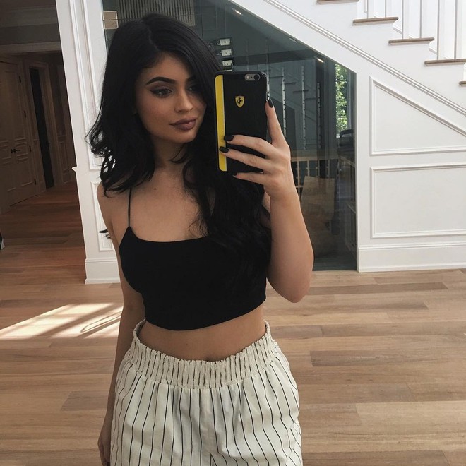 Đố bạn biết Kylie Jenner đang mặc cái gì? - Ảnh 5.