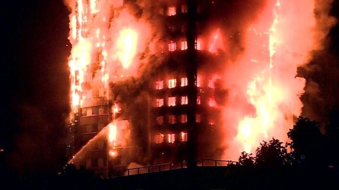 Anh: Tháp 27 tầng bốc cháy dữ dội ở London, nhiều người mắc kẹt - Ảnh 6.