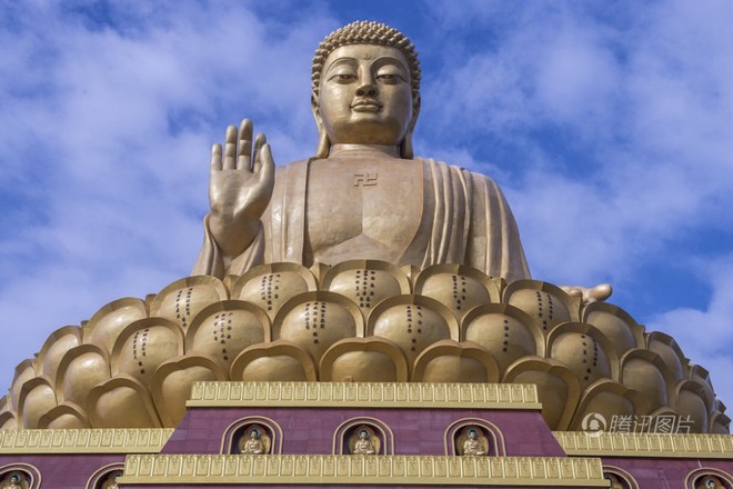 Trung Quốc tiếp tục xây dựng tượng Phật khổng lồ màu vàng ròng lớn nhất thế giới - Ảnh 1.