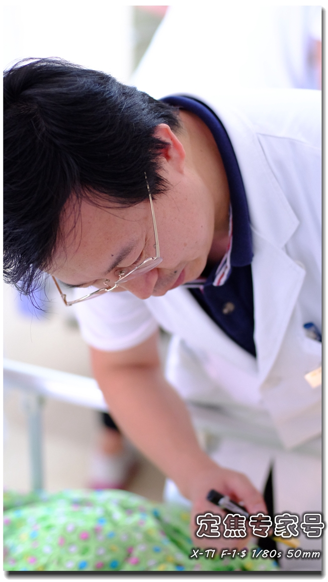 Phẫu thuật cho một em b&eacute; bị mất thị lực, b&aacute;c sĩ lấy ra thứ đ&aacute;ng sợ hơn cả khối u trong n&atilde;o - Ảnh 3.