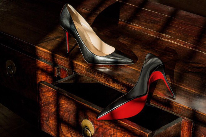 Lý do những đôi giày cao gót Christian Louboutin trứ danh lại có đế màu đỏ độc nhất vô nhị - Ảnh 2.