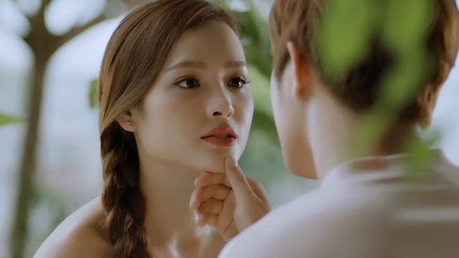 Người thứ ba, thất tình - những chất liệu quý từng trải được ca sĩ Vpop “mượn” kể lại trong MV - Ảnh 16.