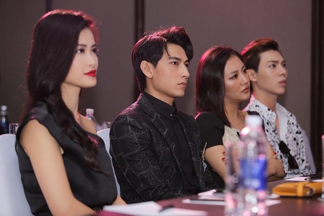 Đ&ocirc;ng Nhi vẫn chăm ch&uacute; theo d&otilde;i v&agrave; cổ vũ Noo Phước Thịnh biểu diễn tại sự kiện - Ảnh 3.