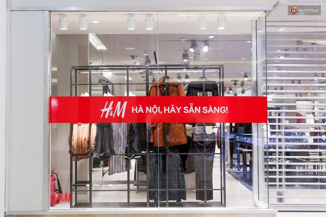 HOT: Store H&M Hà Nội cực xịn xò đã sẵn sàng cho tiệc đón khách VIP chiều nay - Ảnh 13.