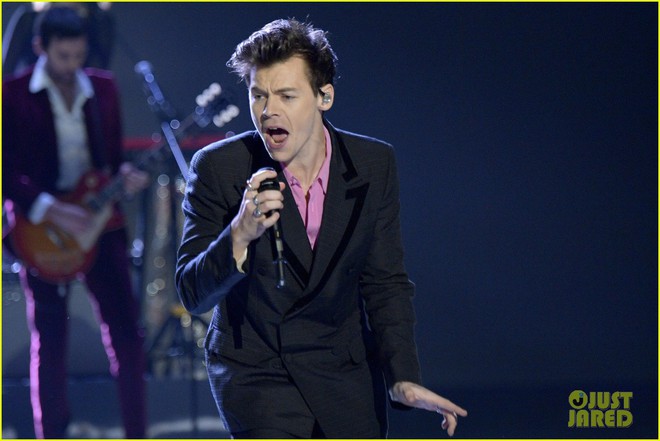 Victorias Secret Fashion Show 2017: S&agrave;n diễn th&igrave; hot nhưng s&acirc;n khấu &acirc;m nhạc lại k&eacute;m nhiệt? - Ảnh 7.