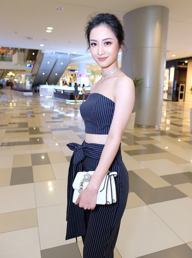 Jun Vũ ơi, sao dự thảm đỏ MAMA lại diện v&aacute;y như đồng phục ph&ugrave; d&acirc;u ở trung t&acirc;m tiệc cưới v&agrave; c&ograve;n x&aacute;ch v&ograve;ng hoa thế kia? - Ảnh 3.