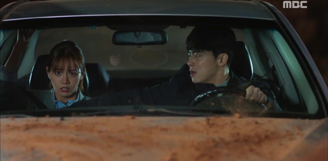 “Two Cops”: Jo Jung Suk, Hyeri may mắn thoát chết trong gang tấc - Ảnh 3.