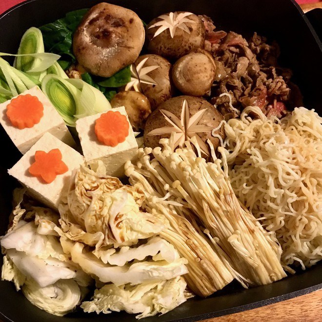 Mê ẩm thực Nhật Bản mà không biết món Sukiyaki hấp dẫn này thì quả là đáng tiếc - Ảnh 3.