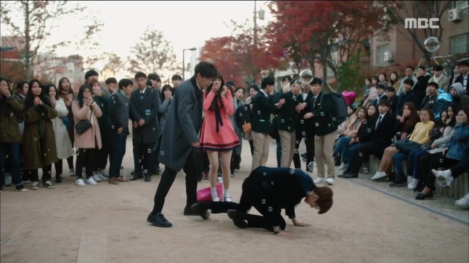 Vừa hôn trán robot, Yoo Seung Ho đã phải ăn đấm - Ảnh 5.