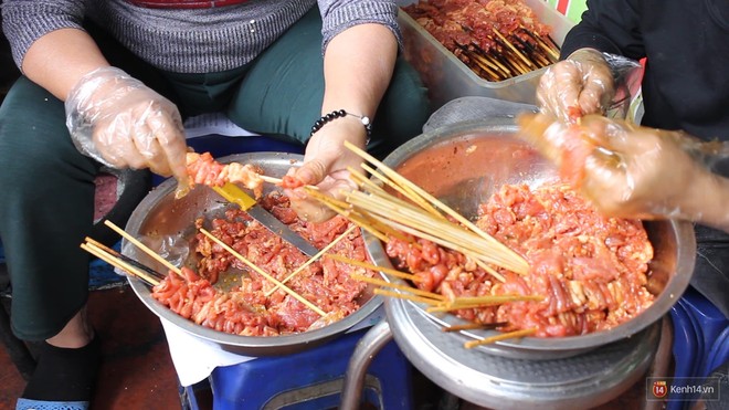 Có một thiên đường thịt xiên ở Hà Nội vừa ngon vừa rẻ bán cả ngày - Ảnh 6.