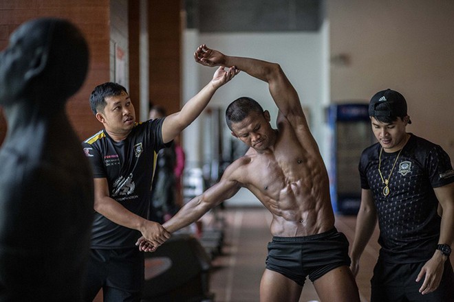 Th&aacute;nh Muay Buakaw cuồn cuộn body 6 m&uacute;i trước ng&agrave;y đại chiến ở Trung Quốc - Ảnh 3.