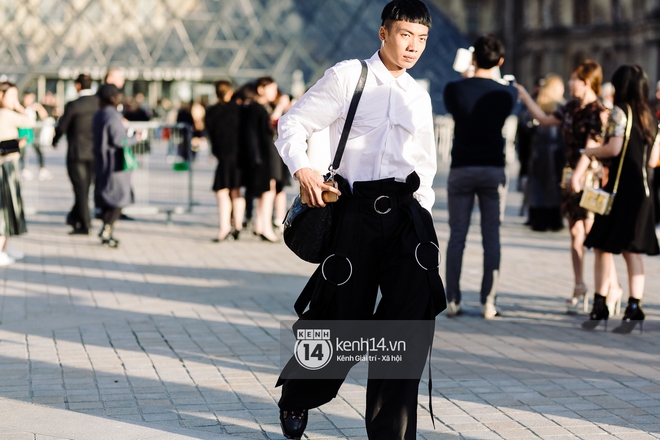 Street style tại Paris Fashion Week - Cuộc chiến đường phố của những thủ lĩnh thời trang - Ảnh 26.