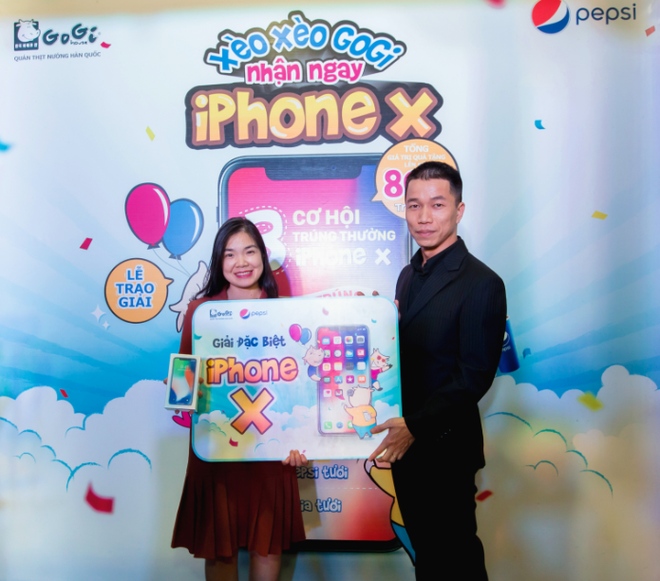 Cô gái may mắn nhất hệ mặt trời: Đi ăn thịt nướng bất ngờ được tặng iPhone X - Ảnh 5.