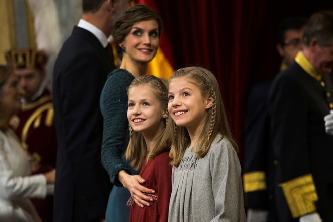 Las dos encantadoras princesitas de la Familia Real Española ahora están muy guapas - Foto 28.