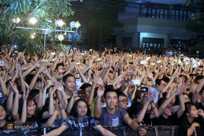 Ined Connect Concert: Bữa tiệc đón tân sinh viên quá đã của ĐH Giao thông vận tải - Ảnh 7.