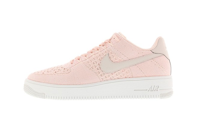 Thêm 3 đôi sneaker màu hồng yêu quên lối về các nàng không thể không biết - Ảnh 5. Thêm 3 đôi sneaker màu hồng yêu quên lối về các nàng không thể không biết - Ảnh 5.