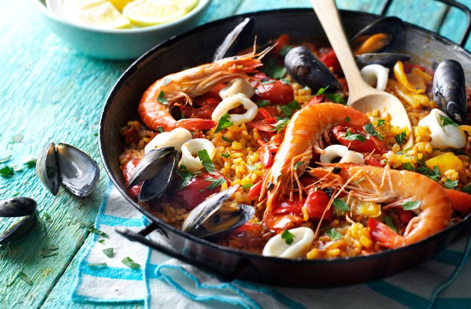 Đến với xứ sở b&#242; t&#243;t thưởng thức m&#243;n Paella chỉ mới nh&#236;n l&#224; muốn lấy th&#236;a x&#250;c ăn ngay - Ảnh 2.