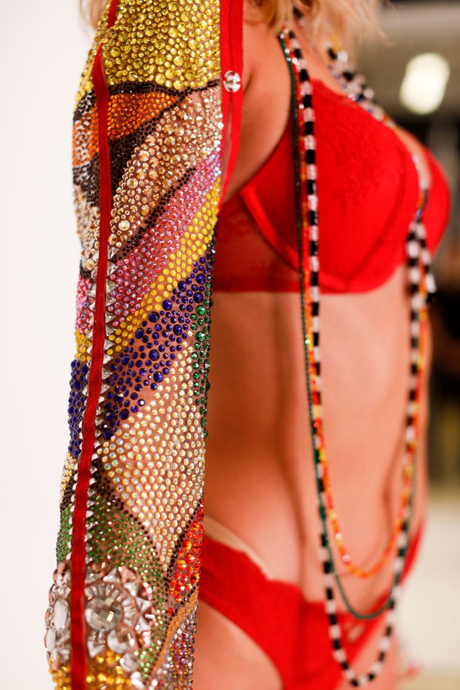 10 th&ocirc;ng tin đắt gi&aacute; nhất về Victorias Secret Fashion Show 2017 m&agrave; bạn kh&ocirc;ng thể bỏ qua - Ảnh 7.