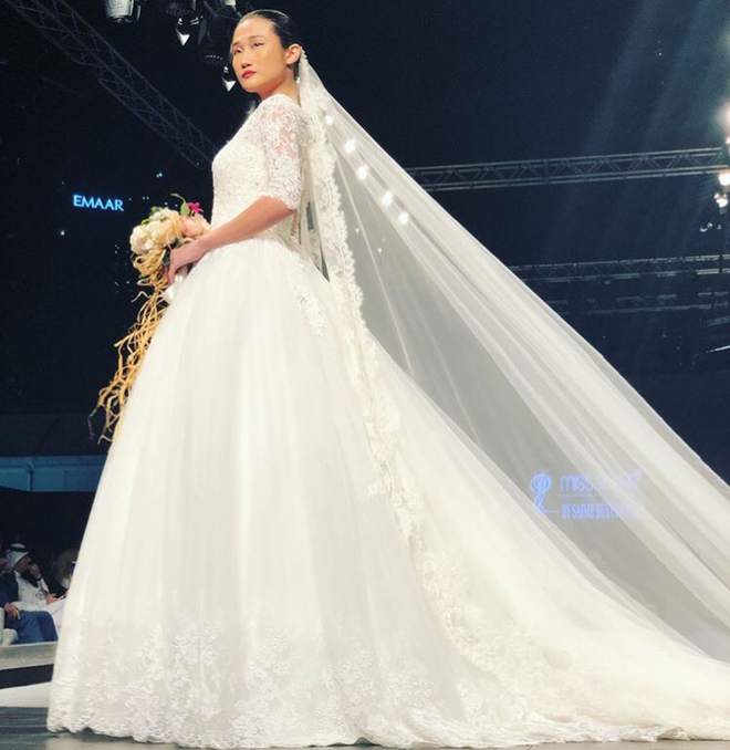 Tưởng theo chồng bỏ cuộc chơi, Kha Mỹ Vân vẫn âm thầm công phá Dubai Modest Fashion Week, nhận cát xê khủng - Ảnh 2.