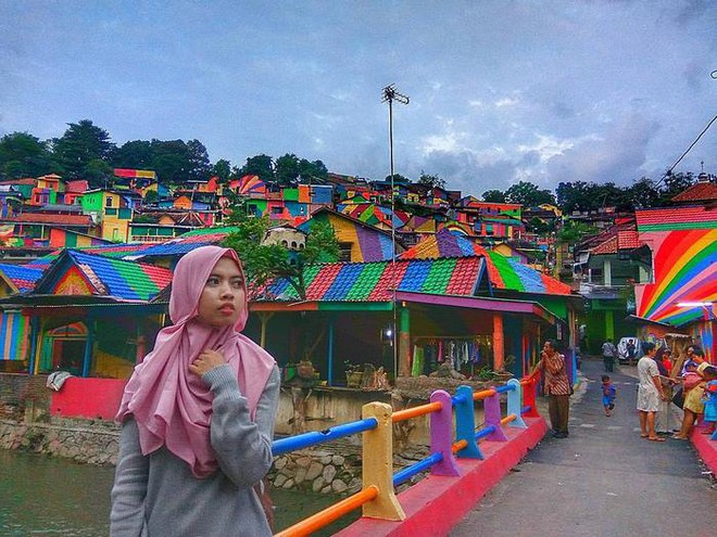 Khu ổ chuột ở Indonesia bỗng lột x&aacute;c chỉ sau thời gian ngắn, du kh&aacute;ch tấp nập gh&eacute; thăm - Ảnh 7.