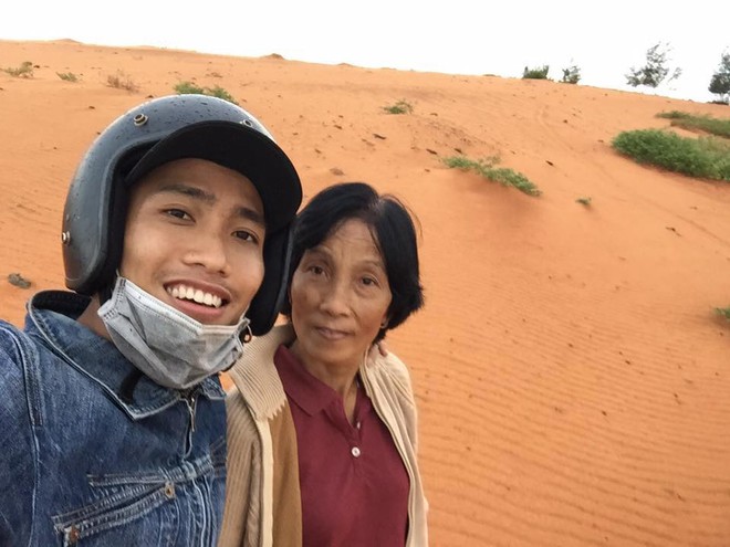 Chàng trai trẻ đưa mẹ đi xuy&ecirc;n Vi&ecirc;̣t bằng xe máy khi&ecirc;́n cư d&acirc;n mạng suýt xoa ngưỡng m&ocirc;̣ - Ảnh 4.