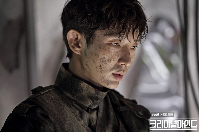 Lee Jun Ki trở lại m&agrave;n ảnh nhỏ xuất sắc với &ldquo;Criminal Minds&rdquo; - Ảnh 3.