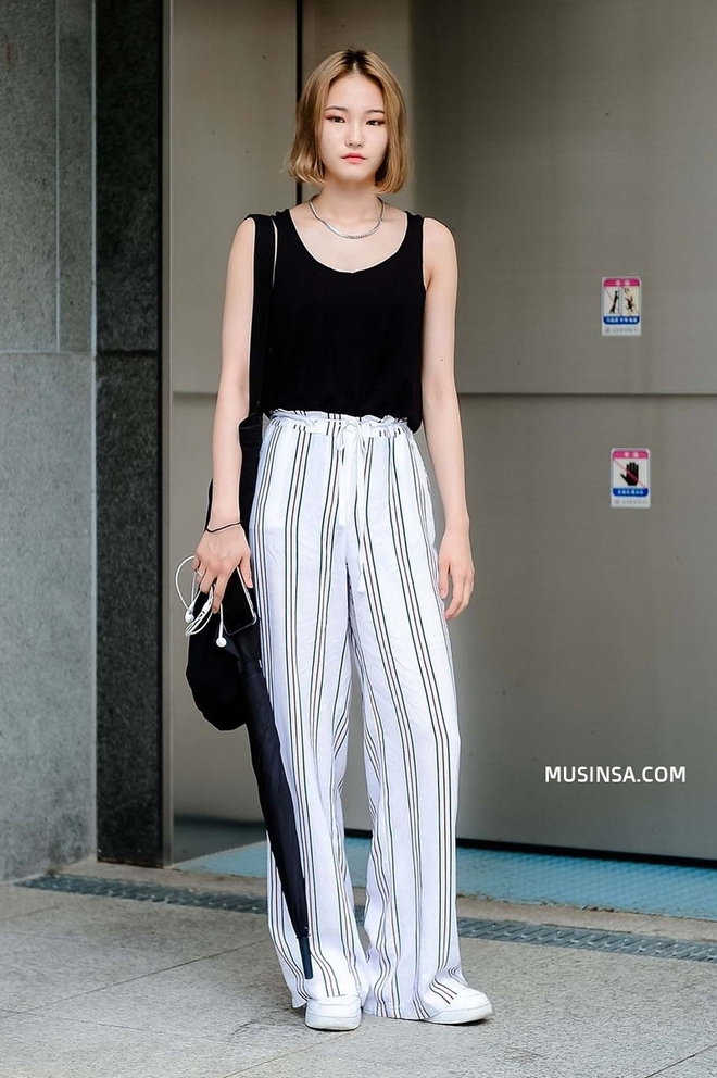 &Aacute;o ph&ocirc;ng, quần jeans, layering - 3 yếu tố đinh trong c&aacute;ch mix đồ chớm thu của giới trẻ H&agrave;n - Ảnh 5.