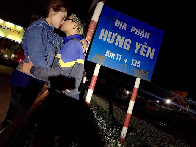 Cặp đôi hôn nhau trên từng cây số: Đi xuyên Việt, đến đâu cũng chỉ chụp đúng 1 kiểu ảnh - Ảnh 3.