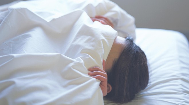 5 kiểu ngủ sai cách nhiều người mắc phải gây hại sức khỏe không ngờ - Ảnh 3.