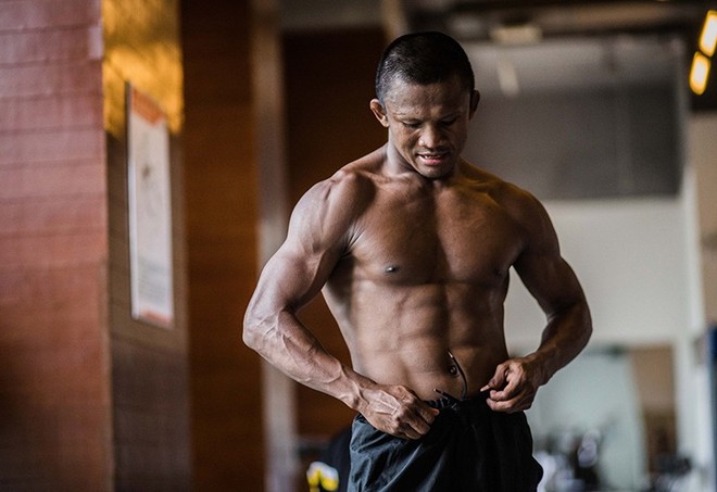 Th&aacute;nh Muay Buakaw cuồn cuộn body 6 m&uacute;i trước ng&agrave;y đại chiến ở Trung Quốc - Ảnh 4.