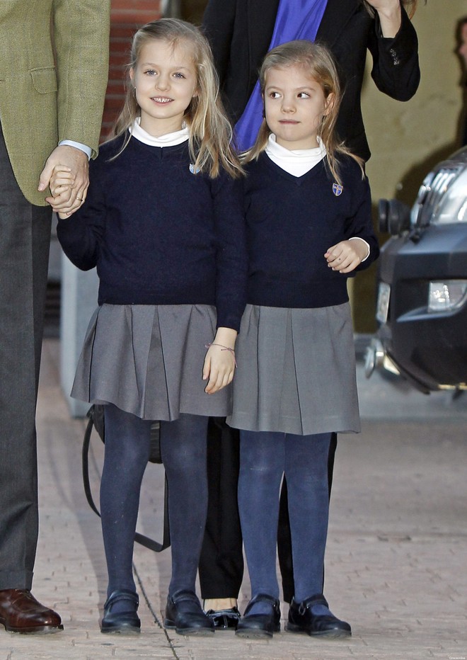 2 nàng Công chúa nhỏ đáng yêu của Hoàng gia Tây Ban Nha ngày ấy giờ đã xinh xắn lắm rồi - Ảnh 20.