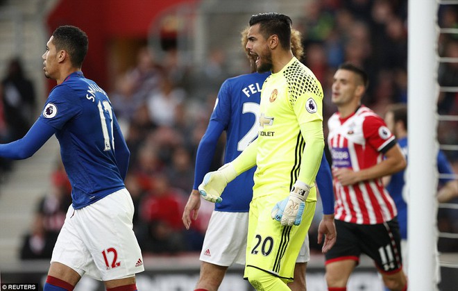 Romero cứu penalty, Man Utd đá như hờn dỗi cả thế giới - Ảnh 6.