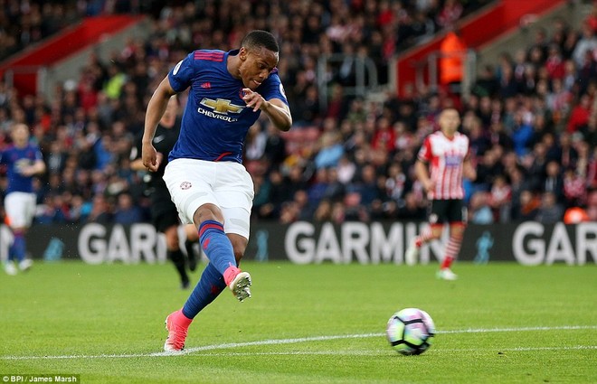 Romero cứu penalty, Man Utd đá như hờn dỗi cả thế giới - Ảnh 8.