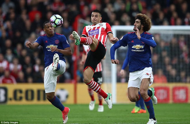 Romero cứu penalty, Man Utd đá như hờn dỗi cả thế giới - Ảnh 9.