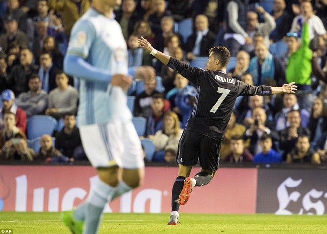 Ronaldo lập cú đúp, Real chạm tay vào chức vô địch La Liga - Ảnh 3.