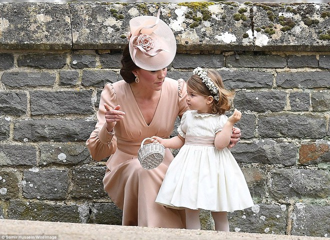 Hoàng tử nhí George và em gái cực đáng yêu trong vai trò phù dâu cho dì Pippa Middleton - Ảnh 12.