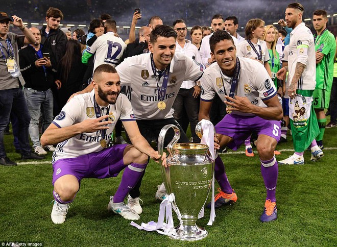 Ronaldo bật khóc sau khi hóa siêu anh hùng giúp Real vô địch Champions League - Ảnh 13.