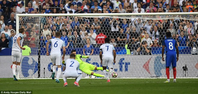 Pháp thắng ngược Anh dù chỉ thi đấu với 10 người và bị thổi penalty - Ảnh 14.