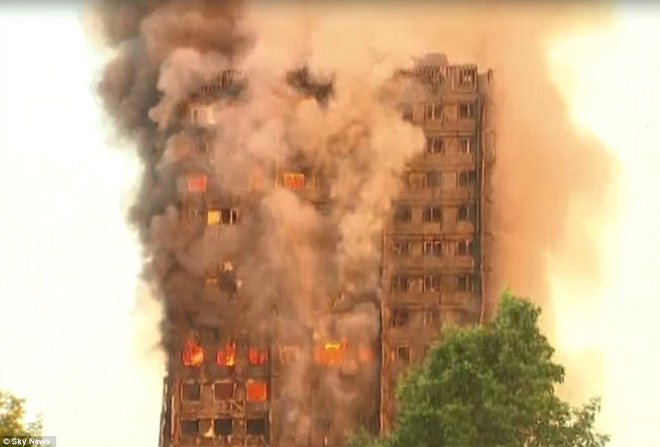 Khung cảnh rợn người sau khi ngọn lửa kinh hoàng nuốt chửng tòa tháp 27 tầng ở London - Ảnh 7.