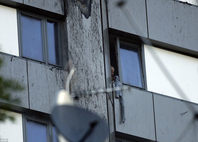 Khung cảnh rợn người sau khi ngọn lửa kinh hoàng nuốt chửng tòa tháp 27 tầng ở London - Ảnh 9.