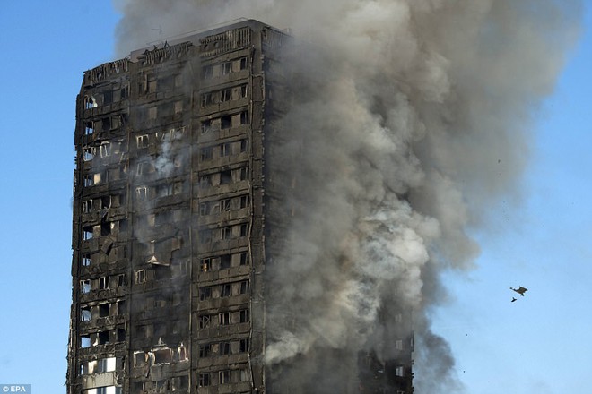 Khung cảnh rợn người sau khi ngọn lửa kinh hoàng nuốt chửng tòa tháp 27 tầng ở London - Ảnh 17.