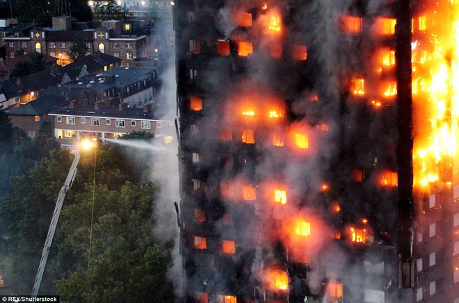 Khung cảnh rợn người sau khi ngọn lửa kinh hoàng nuốt chửng tòa tháp 27 tầng ở London - Ảnh 5.