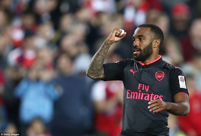 Tân binh Lacazette tỏa sáng, Arsenal thắng trận mở màn tour du đấu - Ảnh 10.