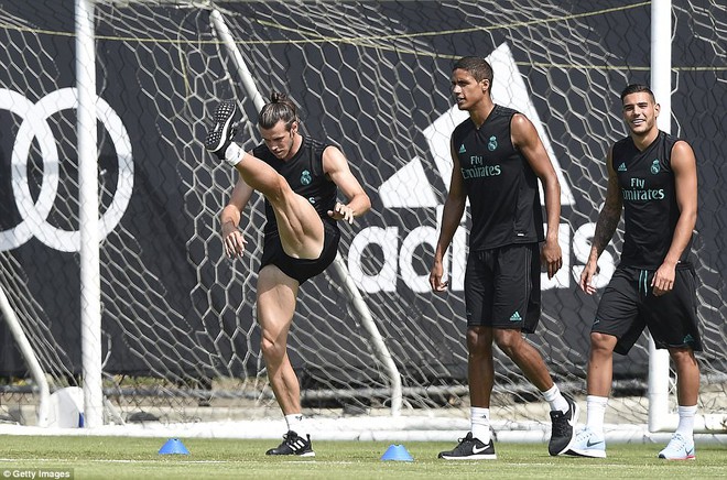 Gareth Bale khoe cơ bắp siêu khủng trong buổi tập trên đất Mỹ - Ảnh 2.