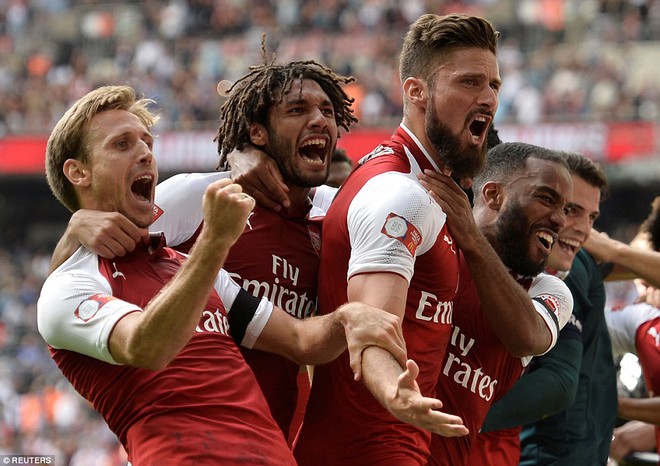 Dàn sao Arsenal vỡ òa hạnh phúc thắng danh hiệu đầu mùa - Ảnh 2.