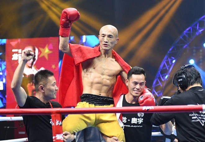 Đệ nhất Thiếu lâm Nhất Long thua sấp mặt trước võ sĩ Kickboxer số 1 thế giới - Ảnh 2.