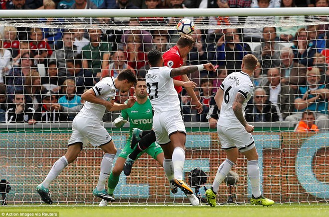 Man Utd thắng tưng bừng 4 sao, xây chắc ngôi đầu bảng - Ảnh 3.