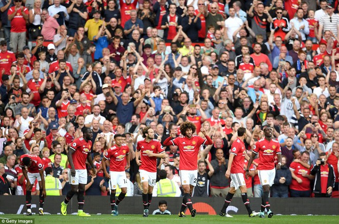 Man Utd thắng trận thứ 3 li&ecirc;n tiếp, v&ocirc; đối tr&ecirc;n bảng xếp hạng - Ảnh 4.