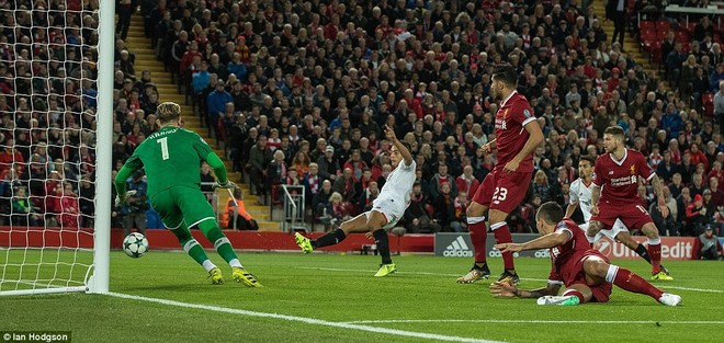 Sút hỏng phạt đền, Liverpool bị chia điểm ngày trở lại Champions League - Ảnh 3.